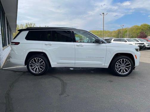 Bright White Clearcoat 2026 Jeep Grand Cherokee L Summit