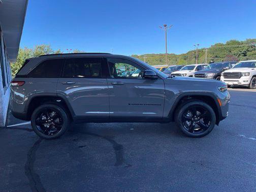 Sting-Gray Clearcoat 2027 Jeep Grand Cherokee Limited