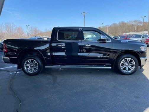 Diamond Black Crystal Pearlcoat 2022 RAM 1500 Longhorn