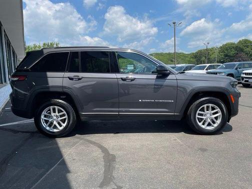 Baltic Gray Metallic Clearcoat 2025 Jeep Grand Cherokee Laredo