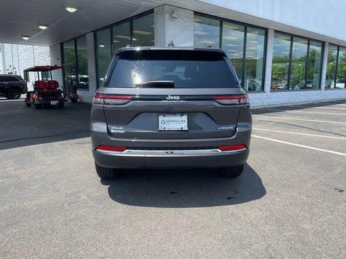 Baltic Gray Metallic Clearcoat 2025 Jeep Grand Cherokee Laredo