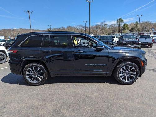 2022 Jeep Grand Cherokee 4xe Overland