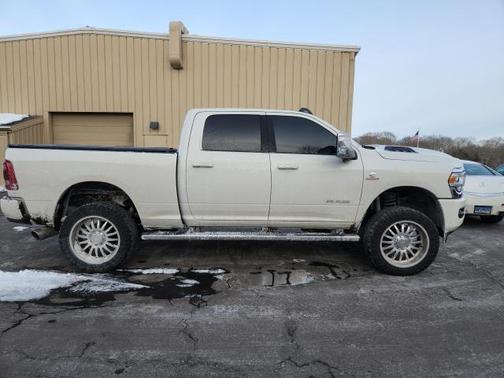 2024 RAM 2500 Laramie Crew Cab 4x4 6'4' Box