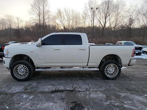 2024 RAM 2500 Laramie Crew Cab 4x4 6'4' Box