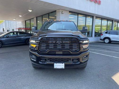 Diamond Black Crystal Pearlcoat 2026 RAM 2500 Big Horn Crew Cab 4x4 6'4' Box