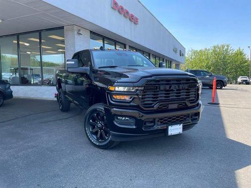 Diamond Black Crystal Pearlcoat 2026 RAM 2500 Big Horn Crew Cab 4x4 6'4' Box