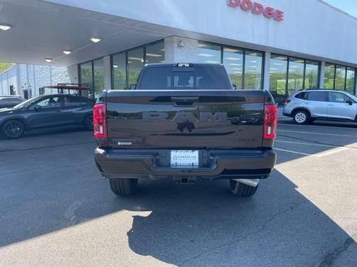Diamond Black Crystal Pearlcoat 2026 RAM 2500 Big Horn Crew Cab 4x4 6'4' Box