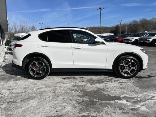 2022 Alfa Romeo Stelvio Sprint