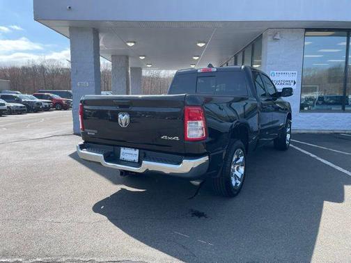 Diamond Black Crystal Pearlcoat 2022 RAM 1500 Big Horn/Lone Star