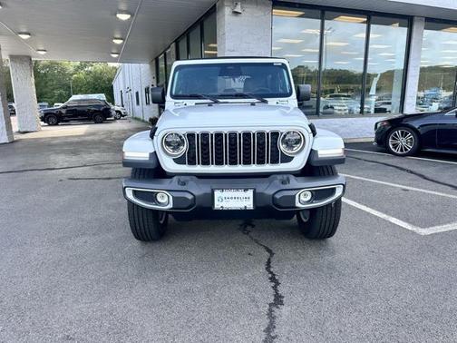 2025 Jeep Wrangler 4-Door Sahara 4x4