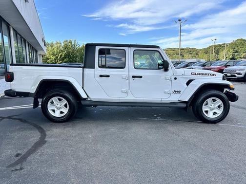 2022 Jeep Gladiator Sport S
