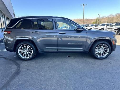 2023 Jeep Grand Cherokee Summit
