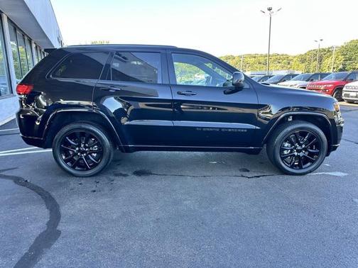 2022 Jeep Grand Cherokee Laredo