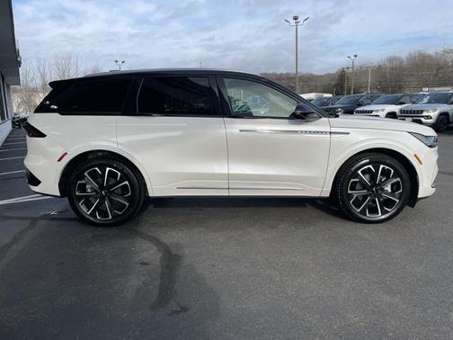 2024 Lincoln Nautilus Reserve