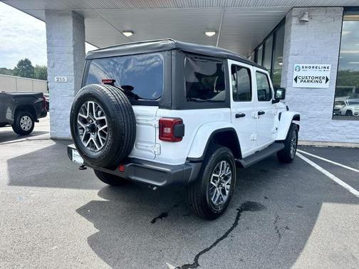 2025 Jeep Wrangler 4-Door Sahara 4x4