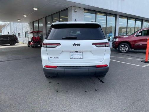 Bright White Clearcoat 2022 Jeep Grand Cherokee L Altitude