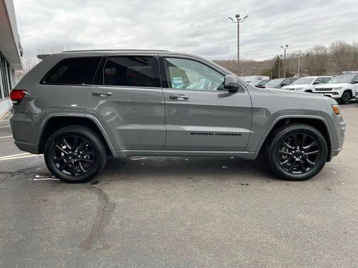2022 Jeep Grand Cherokee Laredo