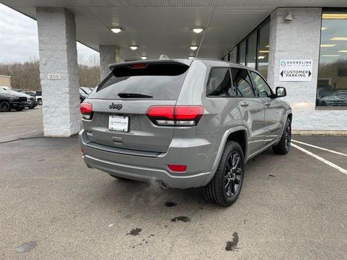 2022 Jeep Grand Cherokee Laredo