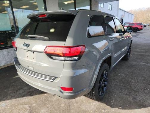 2022 Jeep Grand Cherokee Laredo