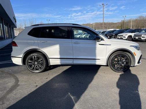 2022 Volkswagen Tiguan 2.0T SE R-Line Black 4MOTION