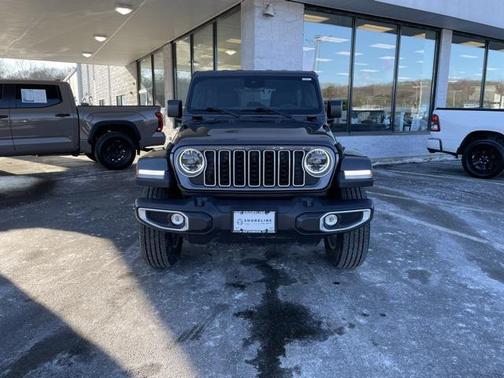 2025 Jeep Wrangler 4-Door Sahara 4x4