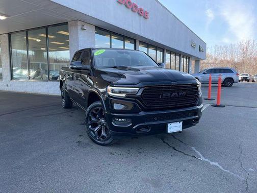 Diamond Black Crystal Pearlcoat 2023 RAM 1500 Limited
