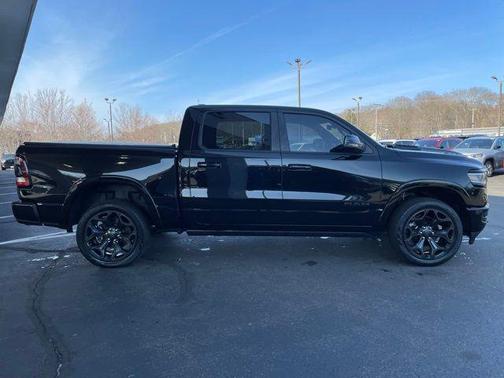 Diamond Black Crystal Pearlcoat 2023 RAM 1500 Limited