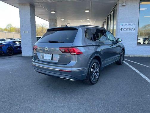 Platinum Gray Metallic 2018 Volkswagen Tiguan 2.0T SE 4MOTION