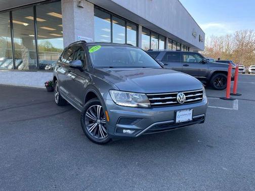 Platinum Gray Metallic 2018 Volkswagen Tiguan 2.0T SE 4MOTION