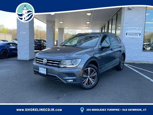 Platinum Gray Metallic 2018 Volkswagen Tiguan 2.0T SE 4MOTION