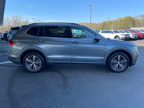 Platinum Gray Metallic 2018 Volkswagen Tiguan 2.0T SE 4MOTION