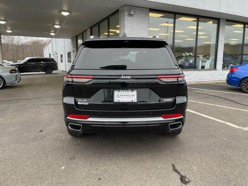 Diamond Black Crystal Pearlcoat 2022 Jeep Grand Cherokee Summit