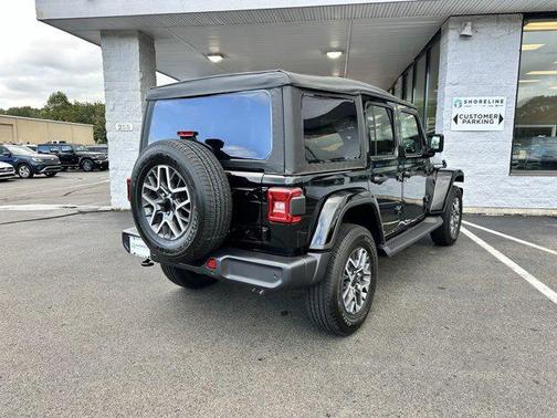 2025 Jeep Wrangler 4-Door Sahara 4x4
