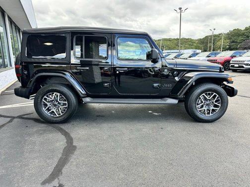 2025 Jeep Wrangler 4-Door Sahara 4x4