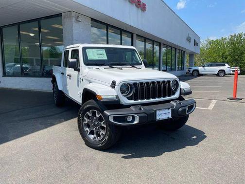 Bright White Clearcoat 2026 Jeep Gladiator Sahara 4x4
