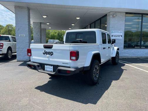 Bright White Clearcoat 2026 Jeep Gladiator Sahara 4x4