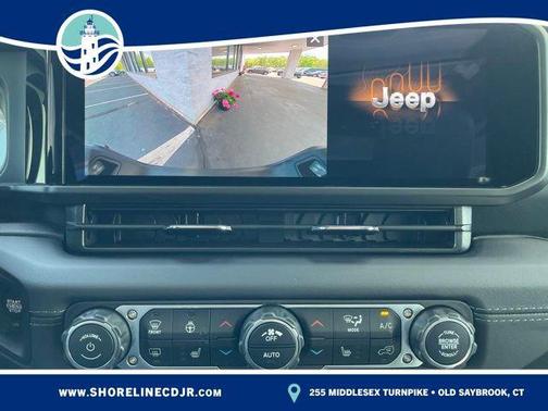 Bright White Clearcoat 2026 Jeep Gladiator Sahara 4x4