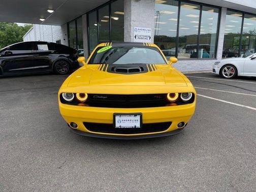 Yellow Jacket Clearcoat 2017 Dodge Challenger R/T