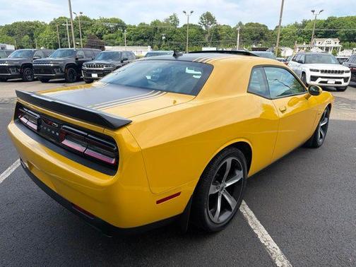 Yellow Jacket Clearcoat 2017 Dodge Challenger R/T