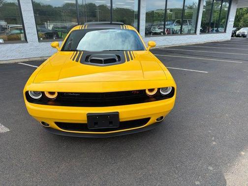 Yellow Jacket Clearcoat 2017 Dodge Challenger R/T