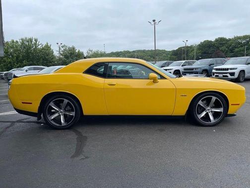 Yellow Jacket Clearcoat 2017 Dodge Challenger R/T