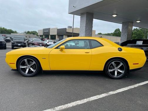 Yellow Jacket Clearcoat 2017 Dodge Challenger R/T