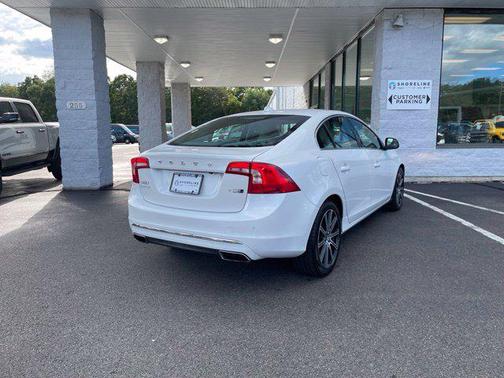 Crystal White Pearl 2018 Volvo S60 Inscription T5