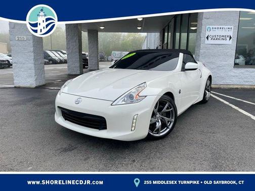 Pearl White 2017 Nissan 370Z Touring Sport