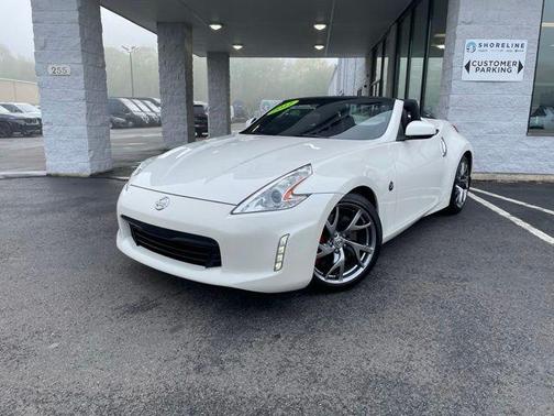 Pearl White 2017 Nissan 370Z Touring Sport