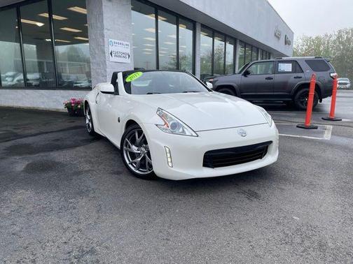 Pearl White 2017 Nissan 370Z Touring Sport