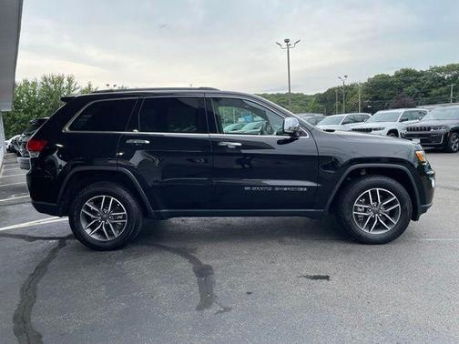 Diamond Black Crystal Pearlcoat 2022 Jeep Grand Cherokee Limited