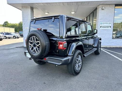 2025 Jeep Wrangler 4-Door Sahara 4x4