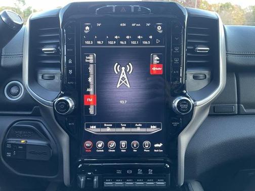 2020 RAM 2500 Laramie Crew Cab 4X4 6'4' Box