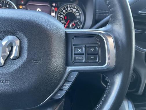 2020 RAM 2500 Laramie Crew Cab 4X4 6'4' Box